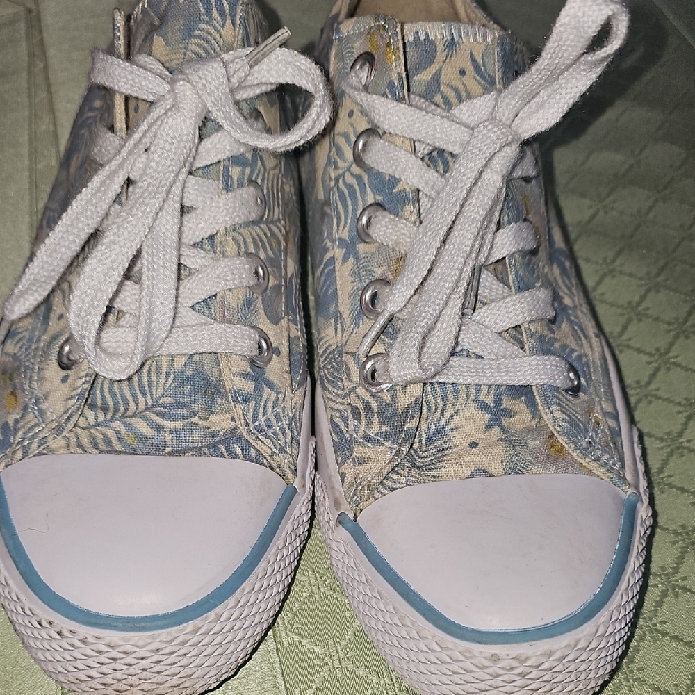 Airwalk Blue and White Patterned Sneakers